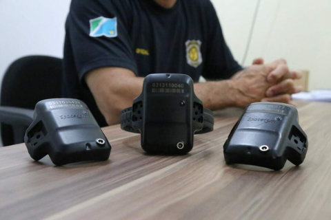 Tornozeleira eletr&ocirc;nica para agressores pode realmente proteger mulheres? 