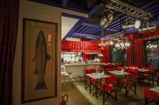 Casa de 1954 vira restaurante inspirado em cabar&eacute; franc&ecirc;s