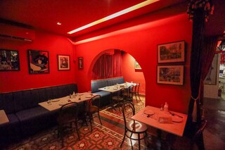 Casa de 1954 vira restaurante inspirado em cabar&eacute; franc&ecirc;s