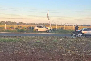 SUV fica com a frente destruída ao bater em poste na Av. Wilson Paes de Barros