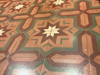 Casa de 1954 vira restaurante inspirado em cabar&eacute; franc&ecirc;s