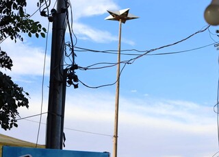 Poder público é omisso e desordem reina na porta do principal parque da Capital Poder público é omisso e desordem reina na porta do principal parque da Capital