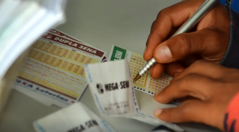 Mega-Sena acumula e pr&ecirc;mio principal chega a R$ 13 milh&otilde;es