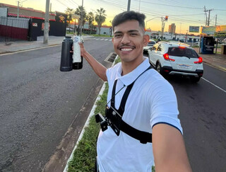 Mec&acirc;nico acredita na honestidade e libera caf&eacute; fiado no sem&aacute;foro