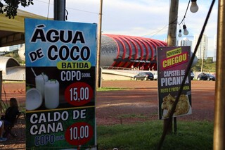 Poder público é omisso e desordem reina na porta do principal parque da Capital Poder público é omisso e desordem reina na porta do principal parque da Capital