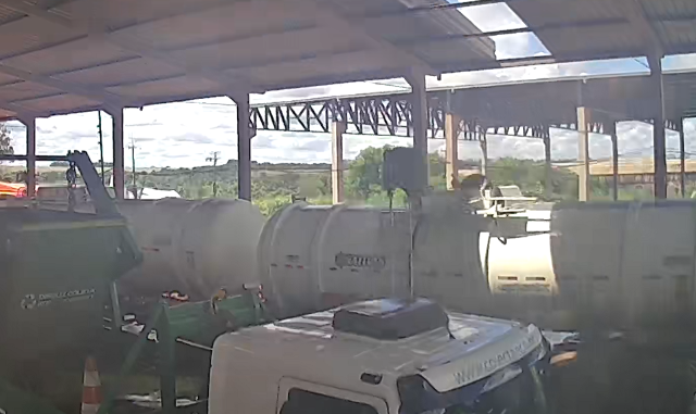 Explos&atilde;o em lava-jato deixa funcion&aacute;rio gravemente ferido