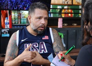 Poder público é omisso e desordem reina na porta do principal parque da Capital Poder público é omisso e desordem reina na porta do principal parque da Capital