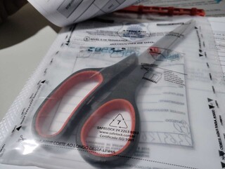 Rapaz morre após ser atingido no pescoço com golpe de tesoura Rapaz morre após ser atingido no pescoço com golpe de tesoura