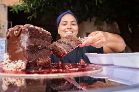 Eduarda recome&ccedil;ou vendendo bolos ap&oacute;s exaust&atilde;o por trabalhar demais
