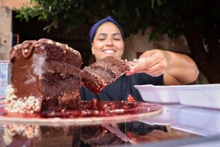 Eduarda recome&ccedil;ou vendendo bolos ap&oacute;s exaust&atilde;o por trabalhar demais