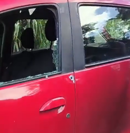  Ataque a tiros assusta motoristas e termina com v&aacute;rios carros atingidos