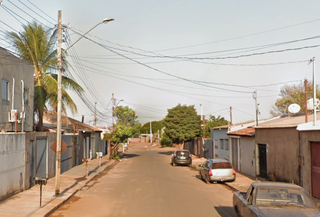 Casal &eacute; baleado ap&oacute;s estacionar ve&iacute;culo em frente &agrave; resid&ecirc;ncia