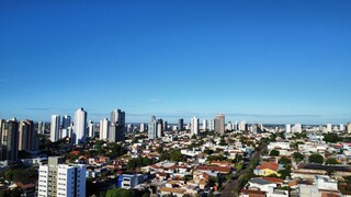 Domingo ser&aacute; de calor intenso e pancadas de chuva isoladas