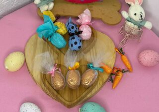 Confeiteira aposta em ovos de Páscoa para pets e encontra sucesso