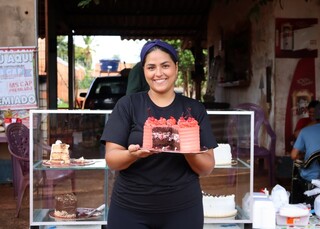 Eduarda recome&ccedil;ou vendendo bolos ap&oacute;s exaust&atilde;o por trabalhar demais