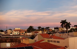 MS abre a semana com sol, calor e risco de temporais