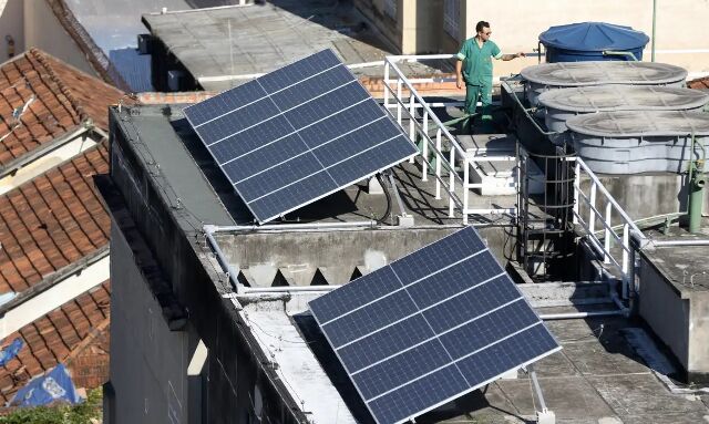 "Nova norma dos Bombeiros impõe regras mais rígidas para energia solar"