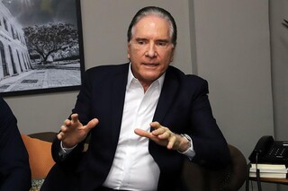 Roberto Justus vai &agrave; C&acirc;mara e apresenta plano para 5 mil casas na Capital