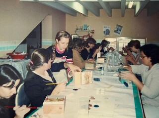 Amizade entre irmãos e talento de avó fundaram papelaria há 29 anos Amizade entre irmãos e talento de avó fundaram papelaria há 29 anos