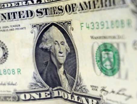 D&oacute;lar cai a R$ 5,24 com al&iacute;vio global ap&oacute;s recuo de tens&atilde;o entre EUA e Ir&atilde;