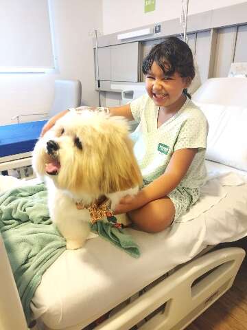 Saudade vira terapia: visita de c&atilde;o emociona paciente em hospital