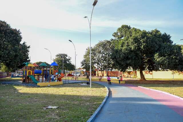 Prefeitura firma contrato de R$ 1,13 milh&atilde;o para constru&ccedil;&atilde;o de novas pra&ccedil;as