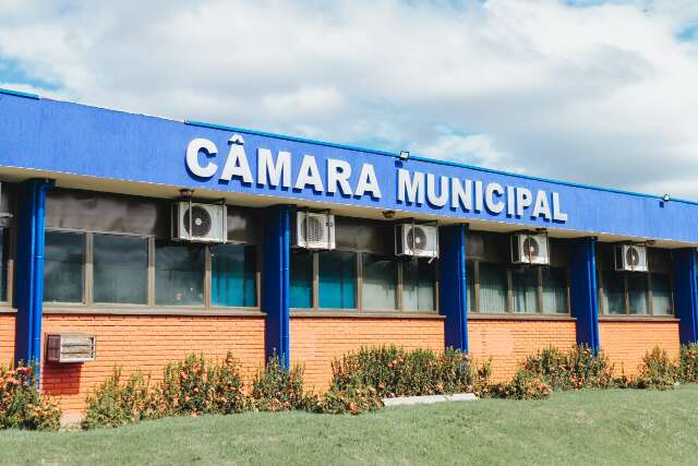 Justi&ccedil;a manda C&acirc;mara fazer concurso e encerrar contratos irregulares