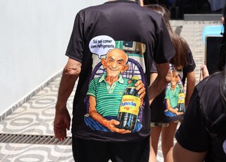 Chico faz 100 anos ap&oacute;s 3 picadas de cobra e tomando mocot&oacute; todo dia