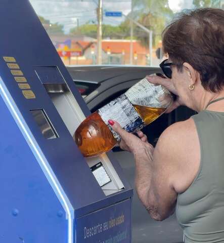  M&aacute;quina coleta &oacute;leo de cozinha usado e amplia descarte correto em Campo Grande