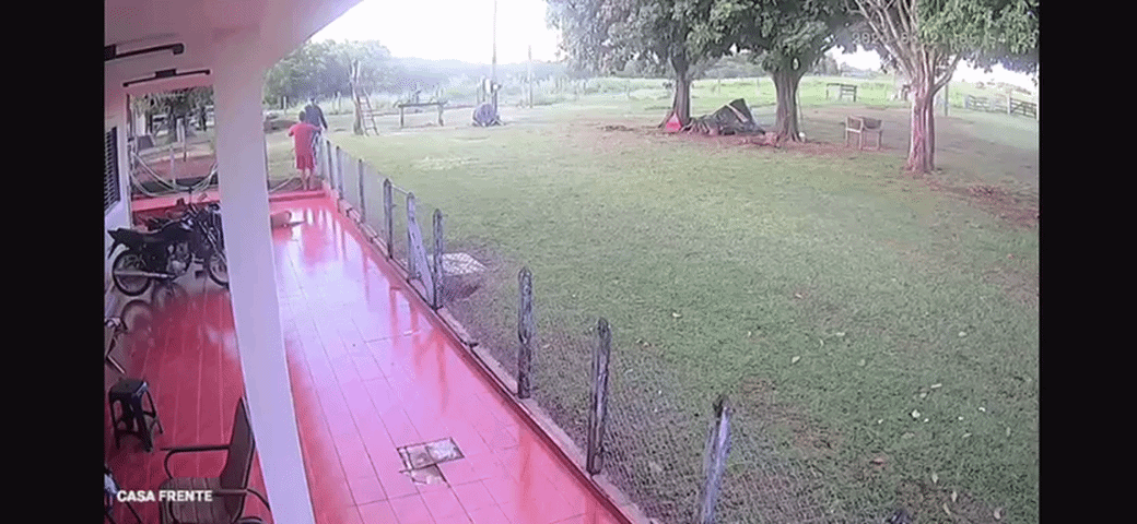 Homem diz estar ca&ccedil;ando cavalos, entra em propriedade e atira contra rapaz