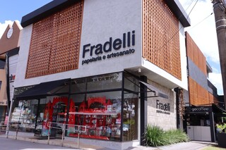 Amizade entre irmãos e talento de avó fundaram papelaria há 29 anos Amizade entre irmãos e talento de avó fundaram papelaria há 29 anos