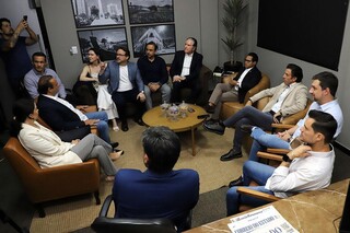 Roberto Justus vai &agrave; C&acirc;mara e apresenta plano para 5 mil casas na Capital