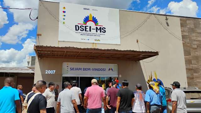 Caciques de MS protestam para cobrar a volta de ve&iacute;culos da sa&uacute;de ind&iacute;gena