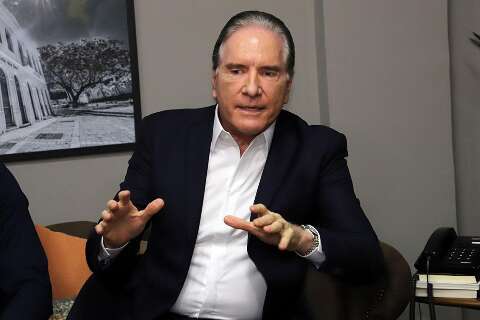 Roberto Justus vai &agrave; C&acirc;mara e apresenta plano para 5 mil casas na Capital