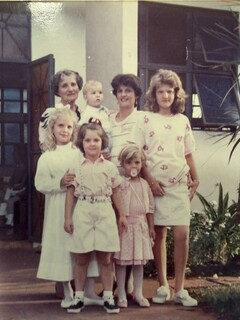 Amizade entre irmãos e talento de avó fundaram papelaria há 29 anos Amizade entre irmãos e talento de avó fundaram papelaria há 29 anos