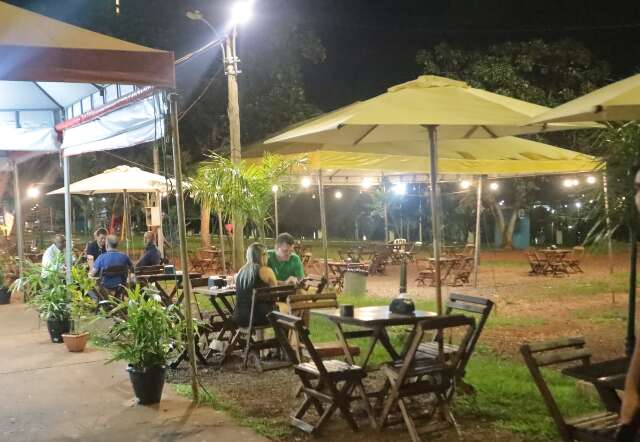 Ambulantes temem perda de renda e aguardam reuni&atilde;o com prefeitura