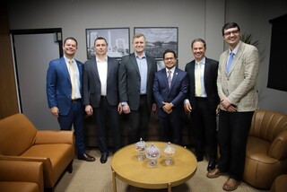 C&acirc;mara recebe comitiva da Ucr&acirc;nia e inicia di&aacute;logo para acordo de cidades-irm&atilde;s