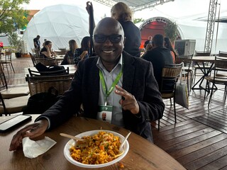 Na COP15, gringo divide prato, estranha carne e ama capivara