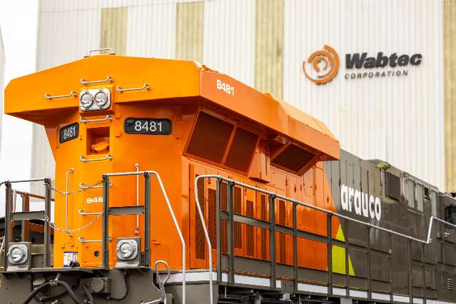 Ferrovia pr&oacute;pria e novas locomotivas fazem avan&ccedil;ar projeto de celulose em MS