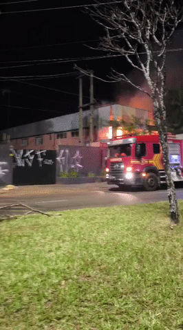 Ap&oacute;s inc&ecirc;ndio em motel desativado, moradores reclamam de abandono que gera medo