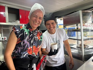 Na COP15, gringo divide prato, estranha carne e ama capivara