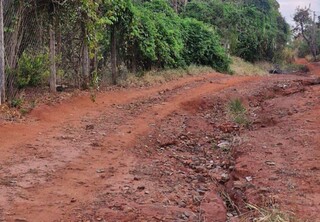 Prefeitura garante &agrave; Justi&ccedil;a que cuida de via do bairro Ch&aacute;cara dos Poderes