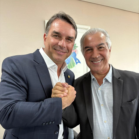 Reinaldo entrega relat&oacute;rio t&eacute;cnico do agro estadual a Fl&aacute;vio Bolsonaro