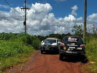 Carro de mulher morta com tiro na testa é achado em matagal no Jardim Colúmbia Carro de mulher morta com tiro na testa é achado em matagal no Jardim Colúmbia