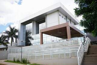 Equipe 100% sul-mato-grossense come&ccedil;a a aplicar polilaminina em pacientes