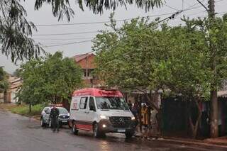 Baleado nas costas, homem &eacute; encontrado ca&iacute;do em cal&ccedil;ada