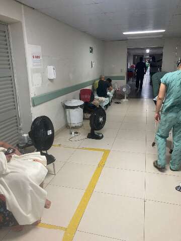 Sem ar-condicionado no Regional, pacientes vivem no calor e levam ventiladores