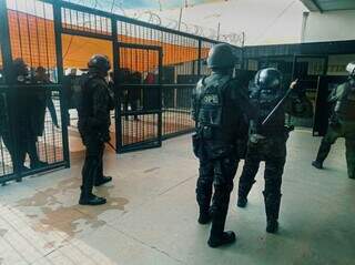 Ap&oacute;s confus&atilde;o com morte em pres&iacute;dio, 55 internos s&atilde;o transferidos