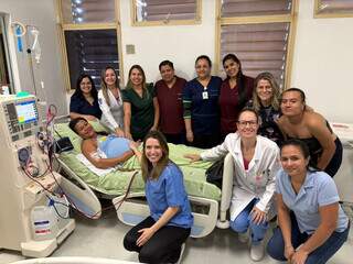 Entre hemodiálise e esperança, grávida ganha chá surpresa dentro de hospital Entre hemodiálise e esperança, grávida ganha chá surpresa dentro de hospital