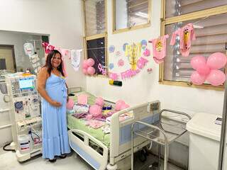 Entre hemodiálise e esperança, grávida ganha chá surpresa dentro de hospital Entre hemodiálise e esperança, grávida ganha chá surpresa dentro de hospital